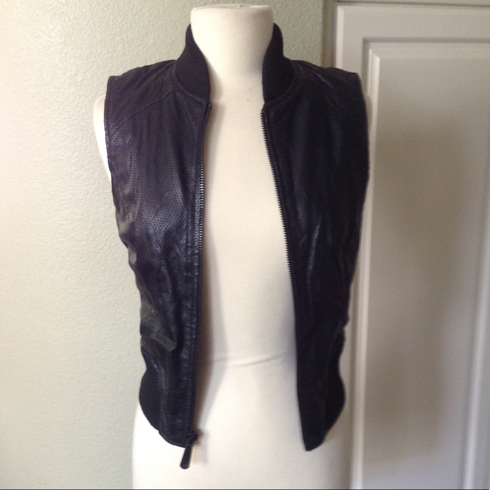 ✨Rock & Republic✨2008 collections✨leather vest
